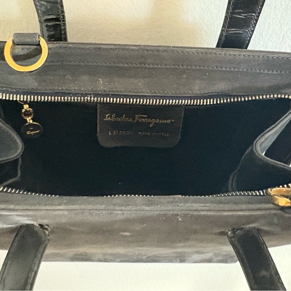 Vintage Salvatore Ferragamo Black Soft Leather/Suede Purse - Picture 15 of 15